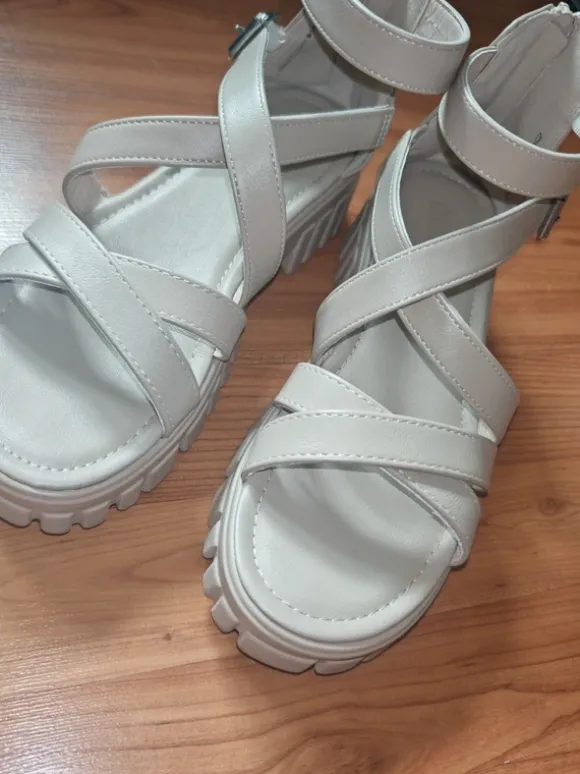 Sandalen beige
