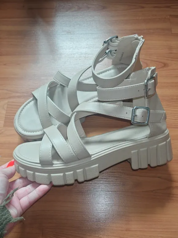 Sandalen beige