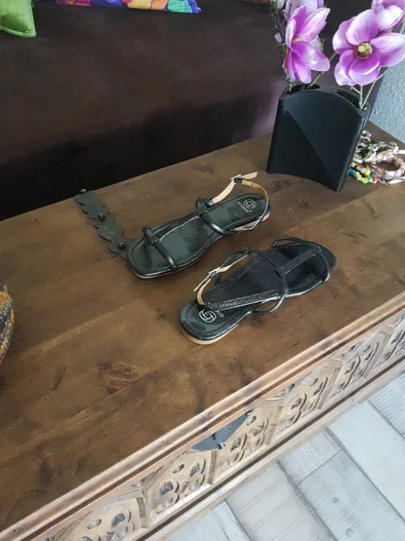 Sandalen ganz neu