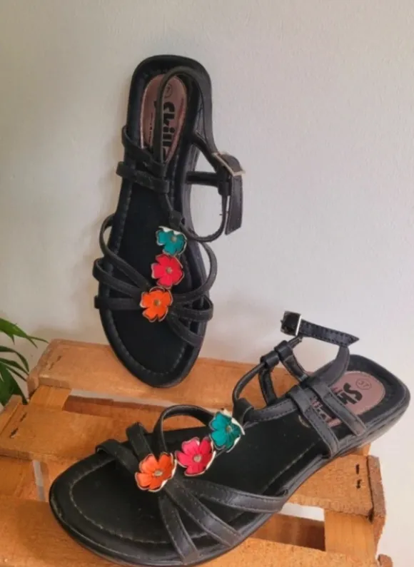 Sandalen Größe 37, flache Schuhe mit Blumen von skills, flower