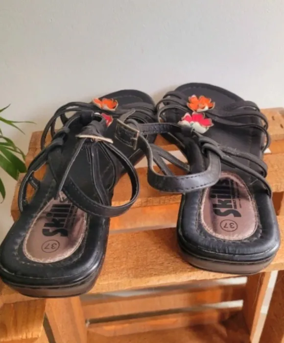 Sandalen Größe 37, flache Schuhe mit Blumen von skills, flower