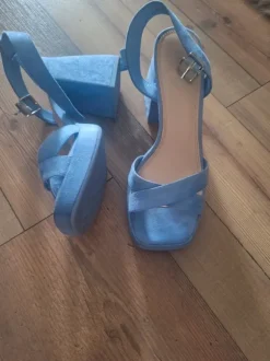 Sandalen hellblau