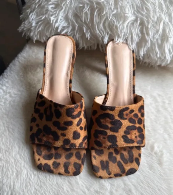 Sandalen mit Absatz