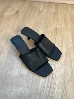 Sandalen mit Absatz