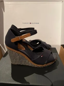 Sandalen mit Keilabsatz