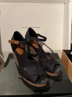 Sandalen mit Keilabsatz