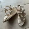 Sandalen mit Keilabsatz