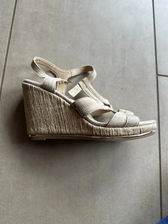 Sandalen mit Keilabsatz