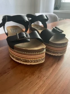 Sandalen mit Plateau
