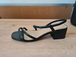 Sandalen mit Riemchen