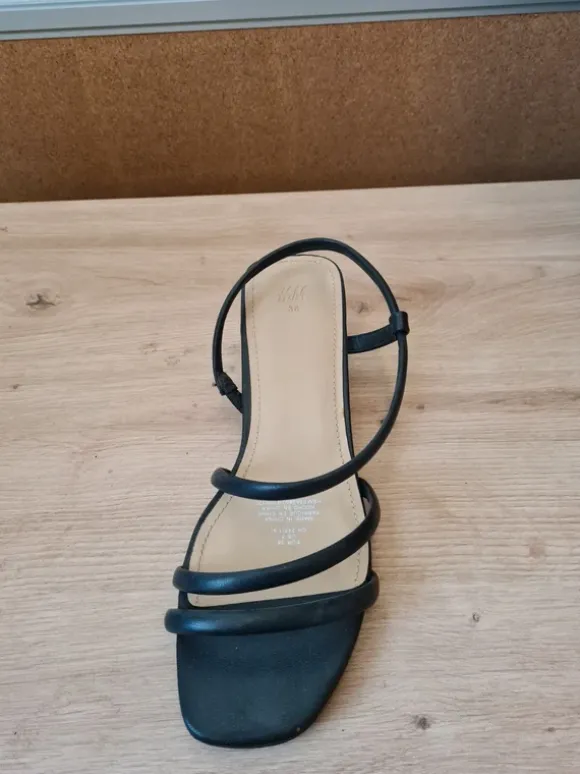 Sandalen mit Riemchen
