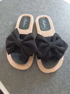 Sandalen mit Schleife