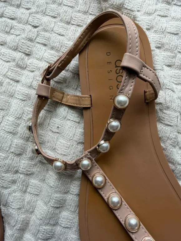 Sandalen: Perlen