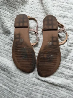Sandalen: Perlen