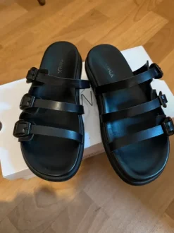 Sandalen schwarz 36