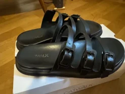 Sandalen schwarz 36
