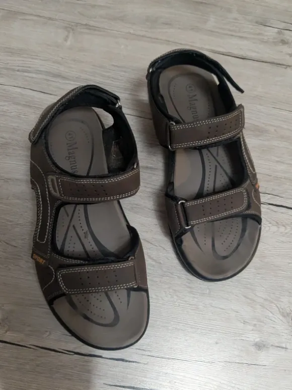 Sandalen von Magnus in Größe 41