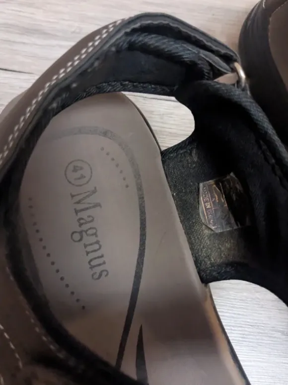 Sandalen von Magnus in Größe 41