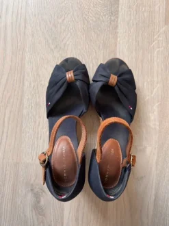 Sandales compensées Tommy Hilfiger bleues marinés