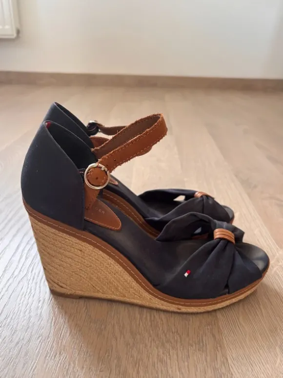 Sandales compensées Tommy Hilfiger bleues marinés