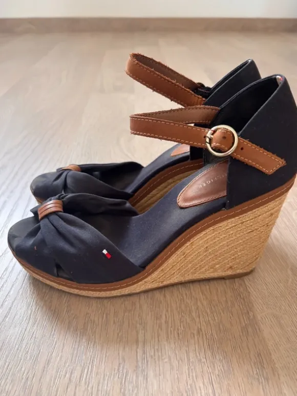 Sandales compensées Tommy Hilfiger bleues marinés