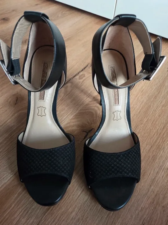 Sandaletten von Buffalo London Größe 38