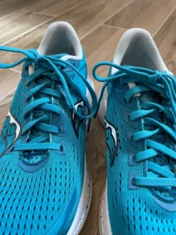 Saucony Endorphin Wettkampf / Laufschuhe Damen Gr. 40