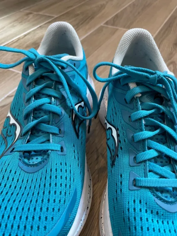 Saucony Endorphin Wettkampf / Laufschuhe Damen Gr. 40