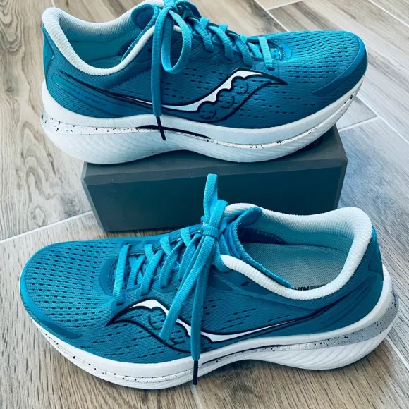 Saucony Endorphin Wettkampf / Laufschuhe Damen Gr. 40