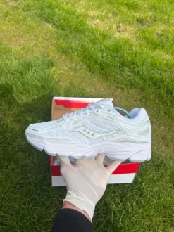Saucony ProGrid Omni 9 - Full White - Size 42