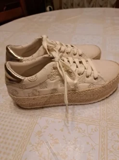 Scarpe con lacci