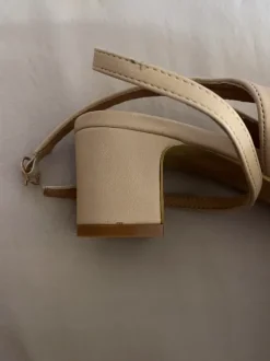 Scarpe con tacco basso