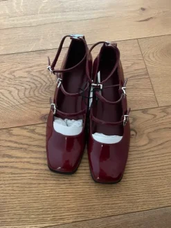 Scarpe con tacco basso bordeaux Bershka taglia 39