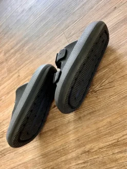 Schlappen *schwarz*