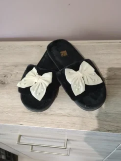 Schleifen Haus latschen/ Schuhe