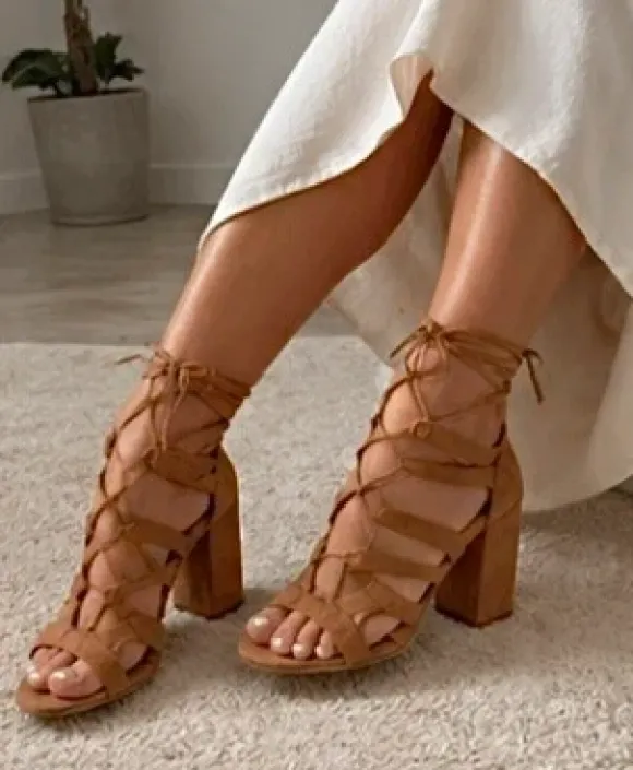 Schöne braune bershka Lace-Up High Heels in Größe 39 🤎