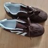 Schöne neue leichte braune Sneaker Größe 41