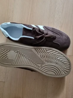 Schöne neue leichte braune Sneaker Größe 41