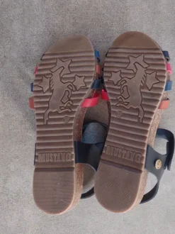 Schöne Sandalen von Mustang in Flechtoptik