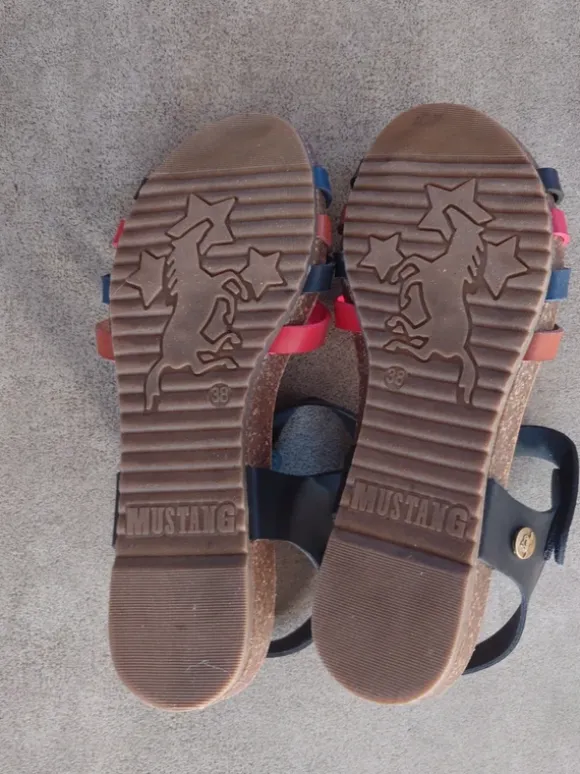 Schöne Sandalen von Mustang in Flechtoptik