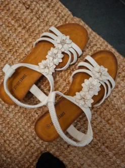 Schöne Sommersandalen