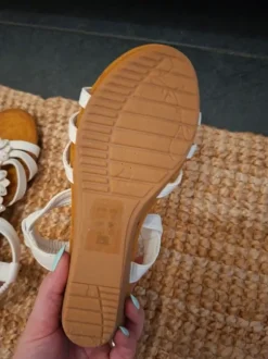 Schöne Sommersandalen