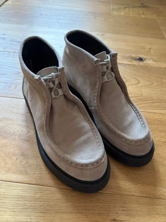 Schnürschuhe