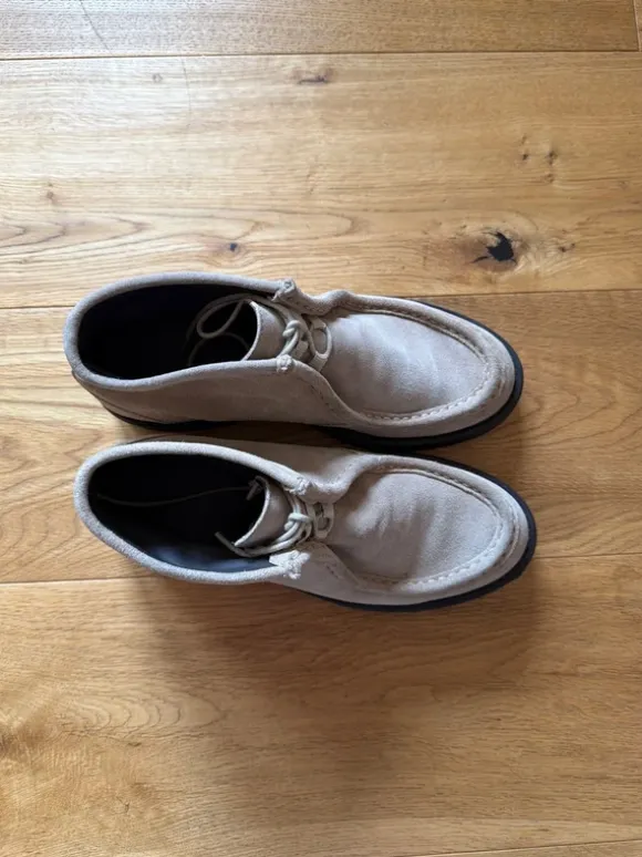 Schnürschuhe
