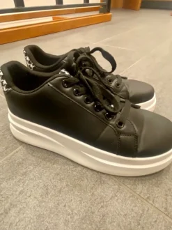 Schnürschuhe