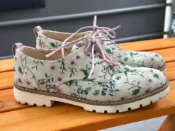 Schnürschuhe geblühmt
