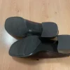 Schoen met brede hak