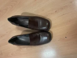 Schoen met brede hak