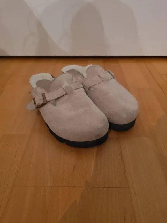 Schuhe beige Wildleder Optik 39 40 gefüttert modern trend