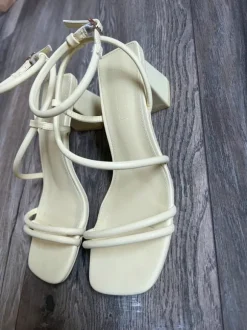 Schuhe Butter yellow